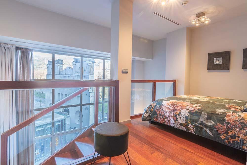Vivienda Turistica Duplex Isozaki-Guggenheim Apartment Bilbao Exterior photo